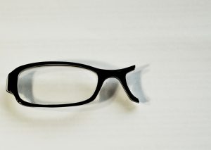 glasses-593006_1920